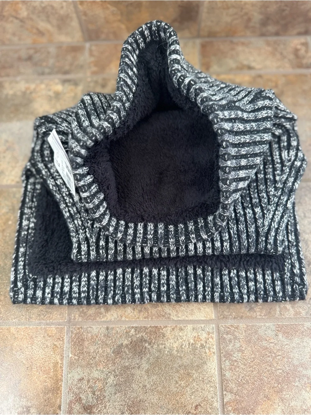 NWT Lululemon Textured Fleece-Lined Knit Neck Warmer Black White